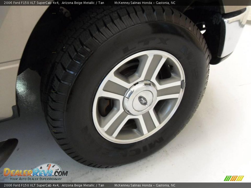 2006 Ford F150 XLT SuperCab 4x4 Arizona Beige Metallic / Tan Photo #25