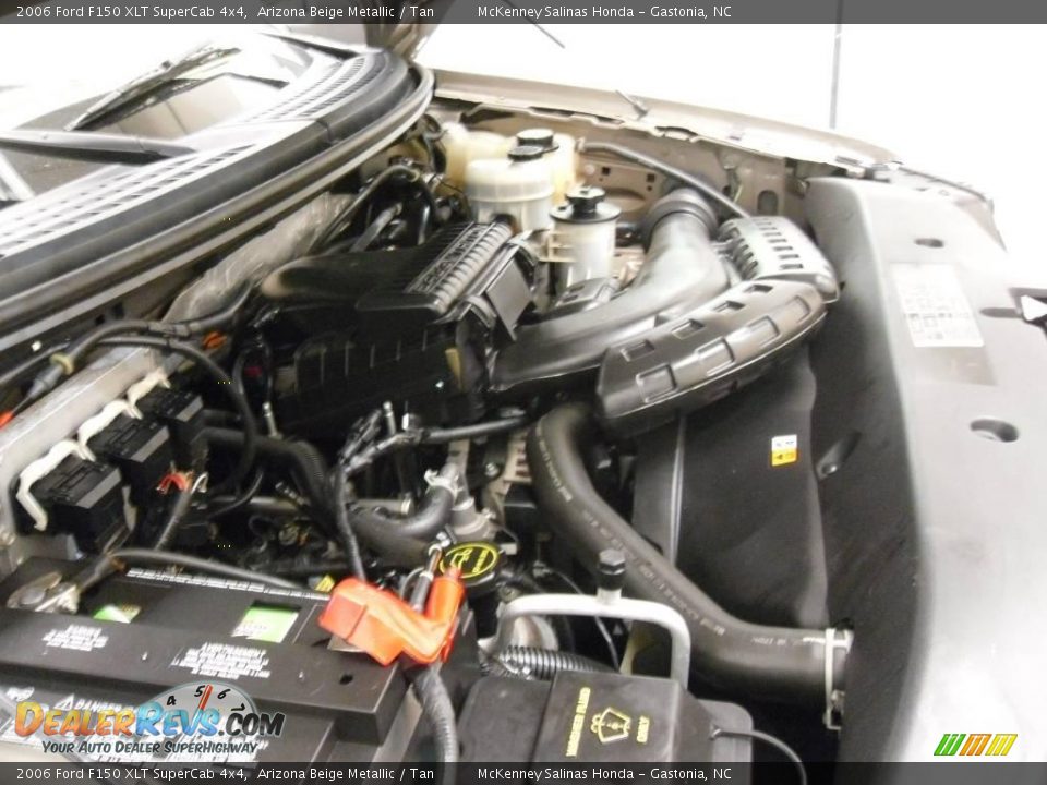 2006 Ford F150 XLT SuperCab 4x4 Arizona Beige Metallic / Tan Photo #28