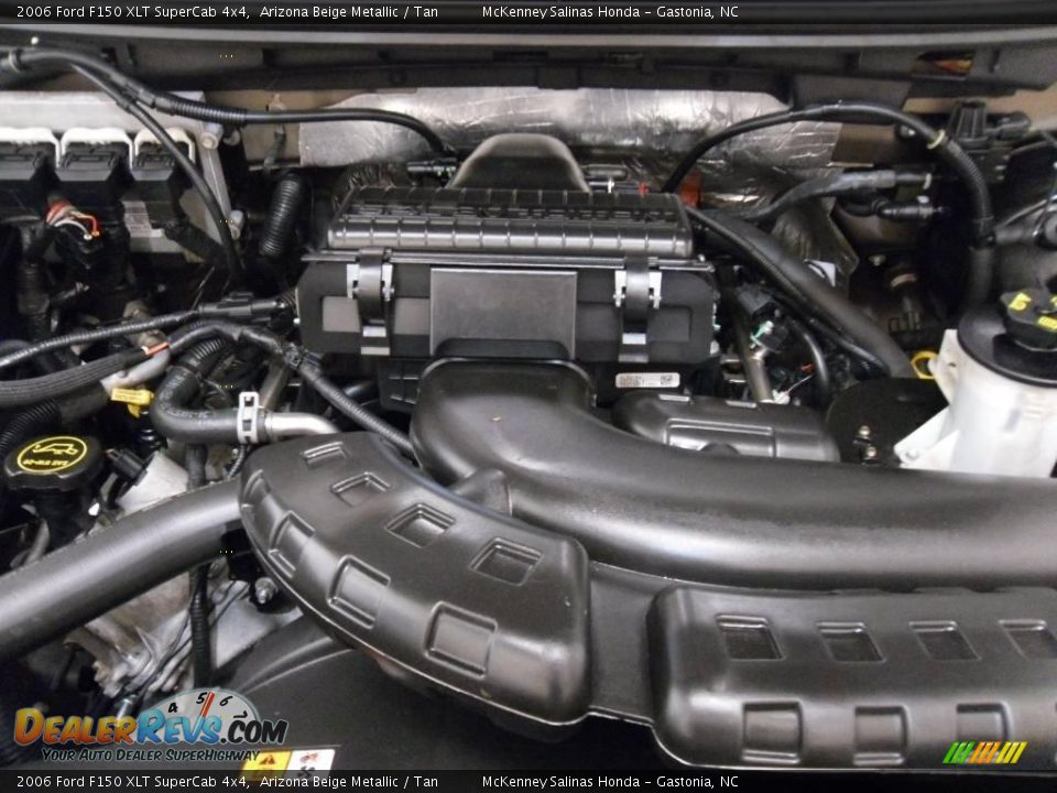 2006 Ford F150 XLT SuperCab 4x4 Arizona Beige Metallic / Tan Photo #29