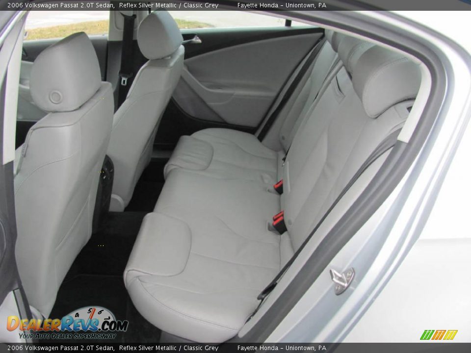2006 Volkswagen Passat 2.0T Sedan Reflex Silver Metallic / Classic Grey Photo #18