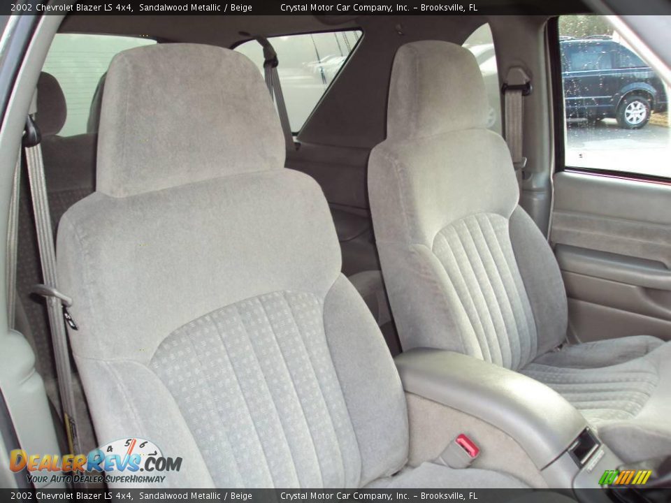 2002 Chevrolet Blazer LS 4x4 Sandalwood Metallic / Beige Photo #11