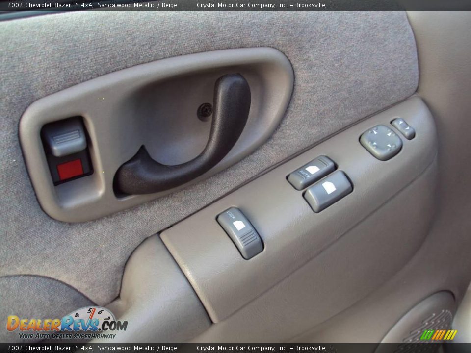 2002 Chevrolet Blazer LS 4x4 Sandalwood Metallic / Beige Photo #16