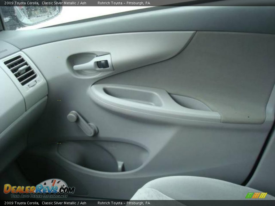 2009 Toyota Corolla Classic Silver Metallic / Ash Photo #17