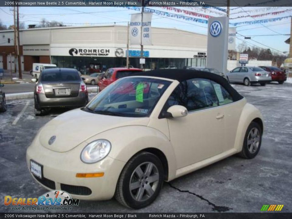 2006 Volkswagen New Beetle 2.5 Convertible Harvest Moon Beige / Black Photo #1