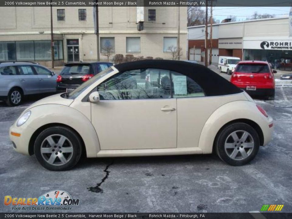 2006 Volkswagen New Beetle 2.5 Convertible Harvest Moon Beige / Black Photo #2