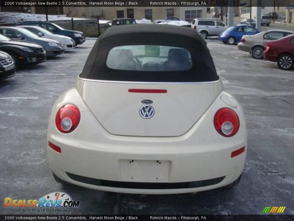 2006 Volkswagen New Beetle 2.5 Convertible Harvest Moon Beige / Black Photo #4
