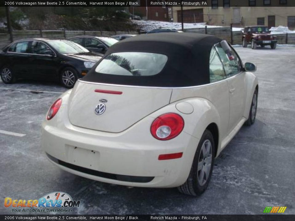 2006 Volkswagen New Beetle 2.5 Convertible Harvest Moon Beige / Black Photo #5