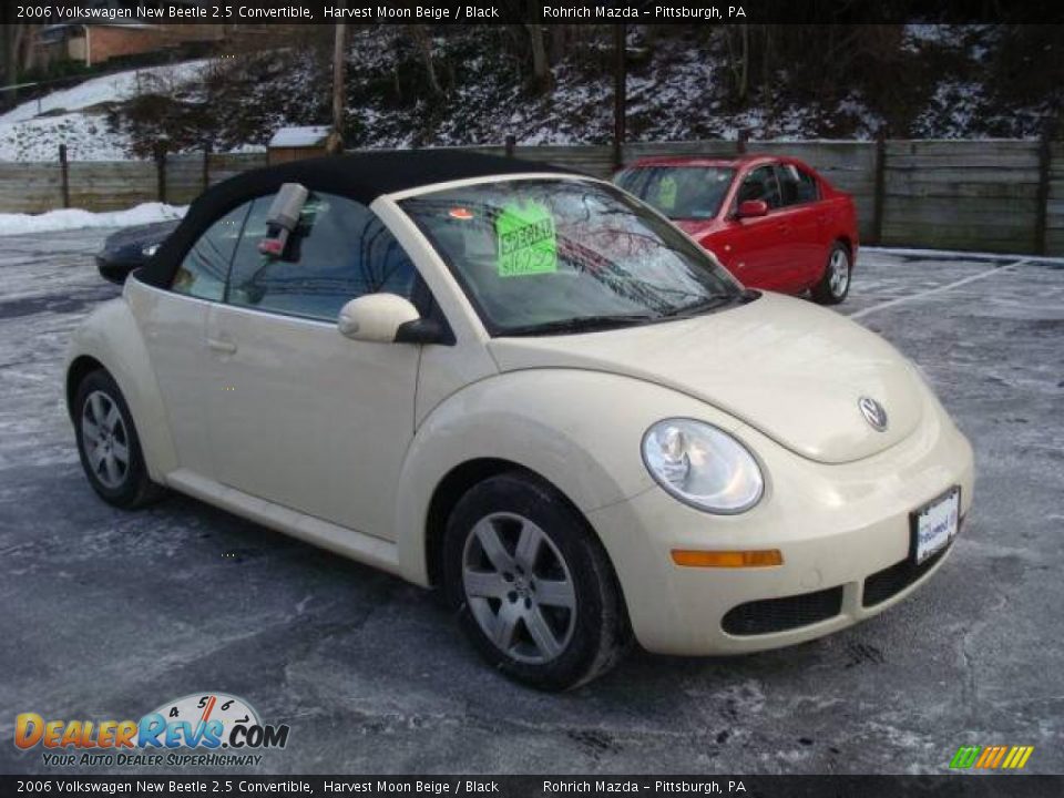2006 Volkswagen New Beetle 2.5 Convertible Harvest Moon Beige / Black Photo #7