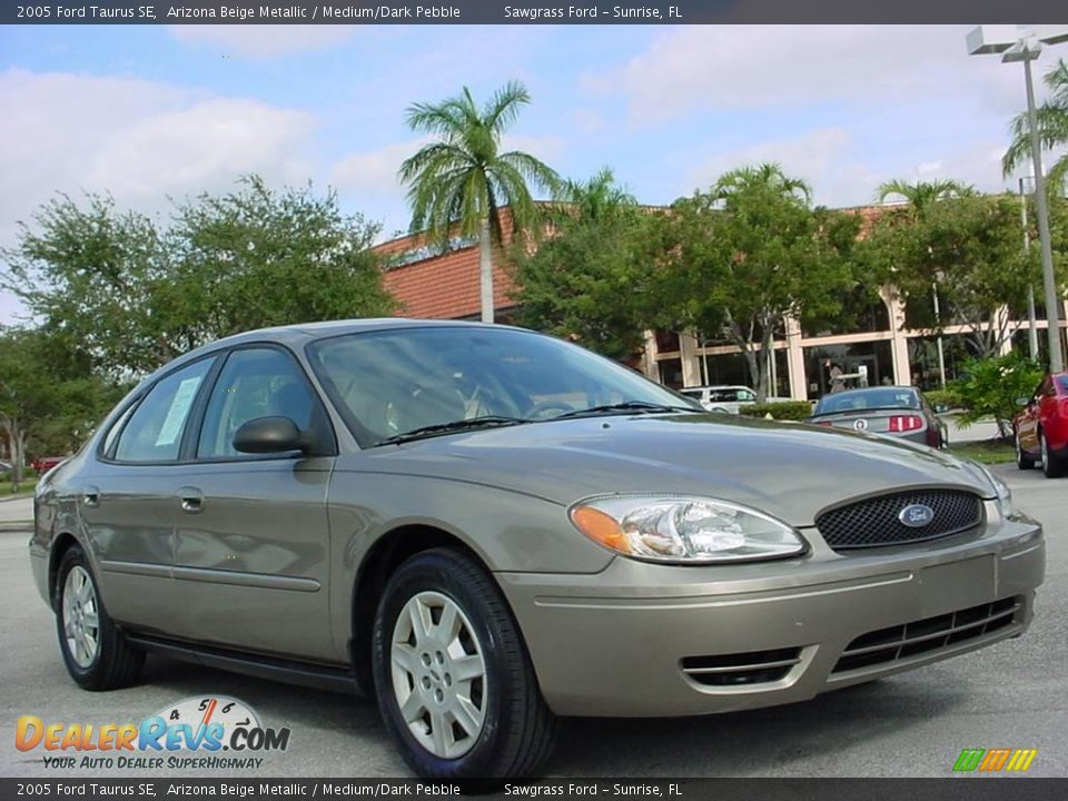 2005 Ford Taurus SE Arizona Beige Metallic / Medium/Dark Pebble Photo #1