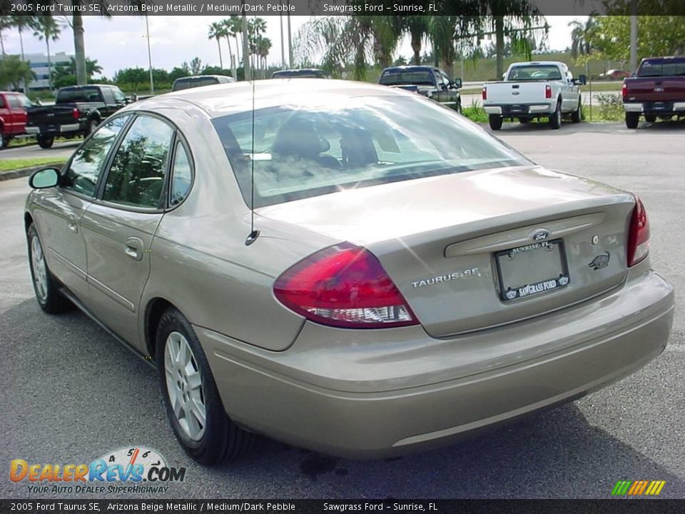 2005 Ford Taurus SE Arizona Beige Metallic / Medium/Dark Pebble Photo #5