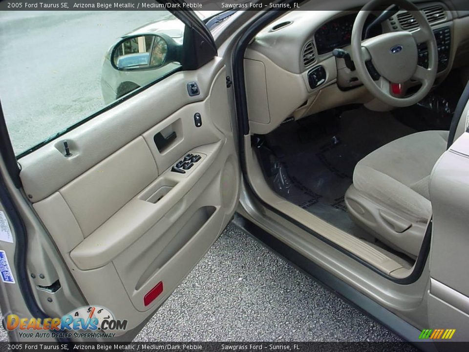 2005 Ford Taurus SE Arizona Beige Metallic / Medium/Dark Pebble Photo #9