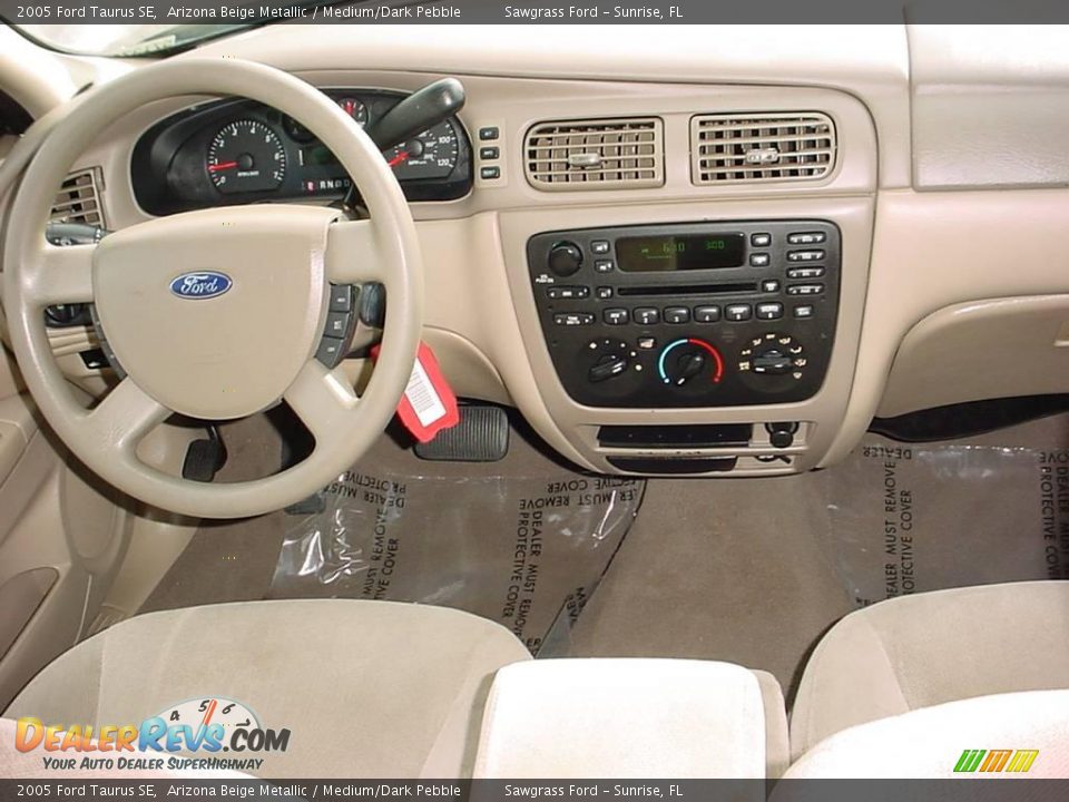 2005 Ford Taurus SE Arizona Beige Metallic / Medium/Dark Pebble Photo #13
