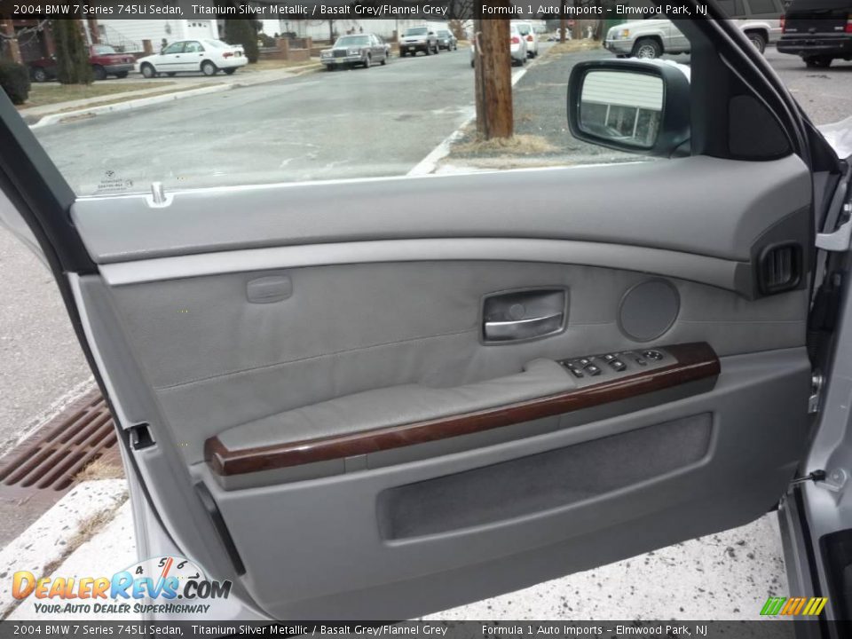2004 BMW 7 Series 745Li Sedan Titanium Silver Metallic / Basalt Grey/Flannel Grey Photo #17