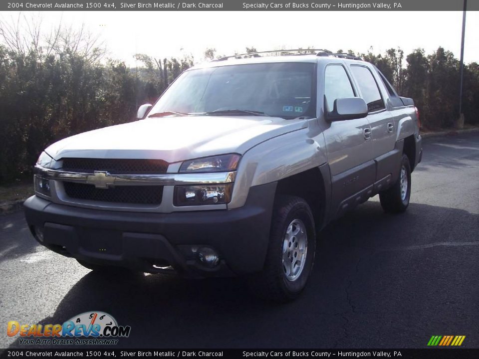 2004 Chevrolet Avalanche 1500 4x4 Silver Birch Metallic / Dark Charcoal Photo #3