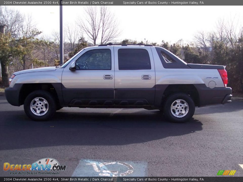2004 Chevrolet Avalanche 1500 4x4 Silver Birch Metallic / Dark Charcoal Photo #5