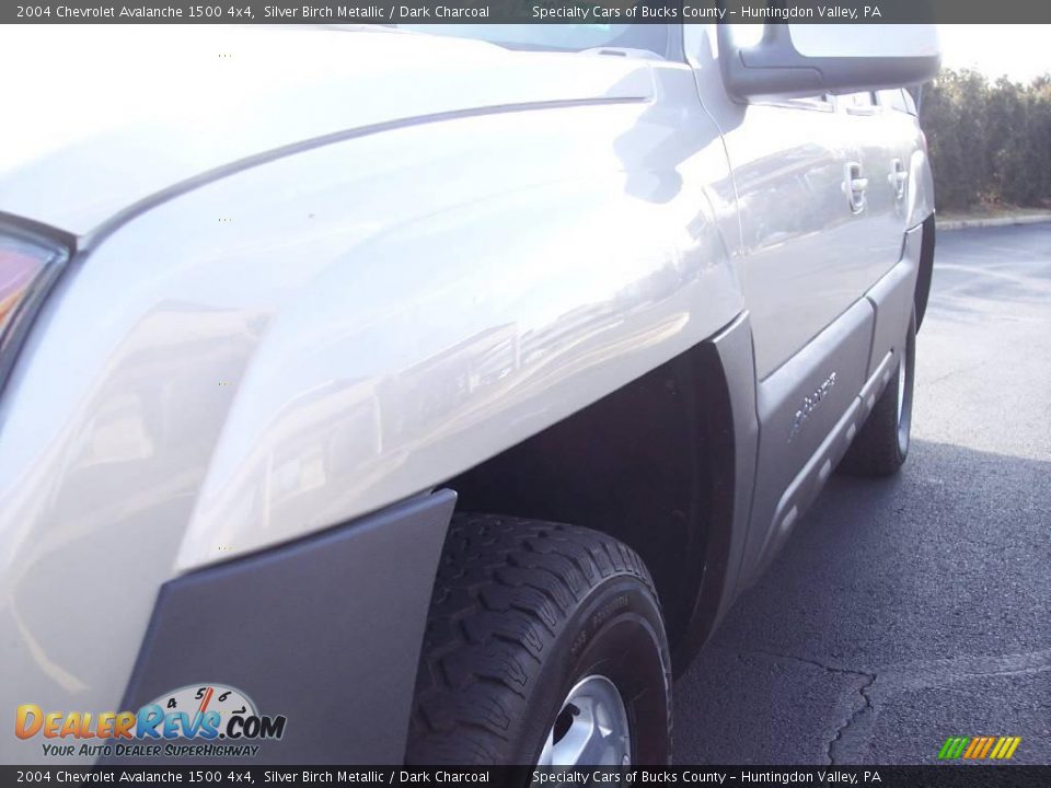 2004 Chevrolet Avalanche 1500 4x4 Silver Birch Metallic / Dark Charcoal Photo #12