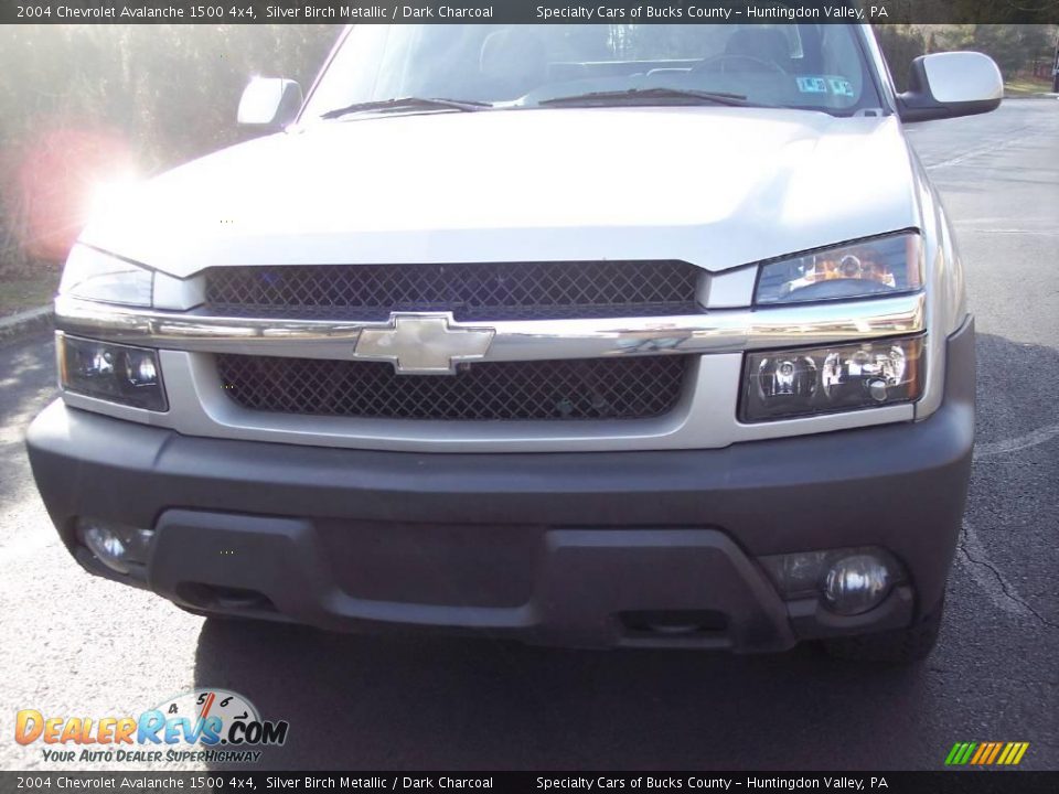 2004 Chevrolet Avalanche 1500 4x4 Silver Birch Metallic / Dark Charcoal Photo #13