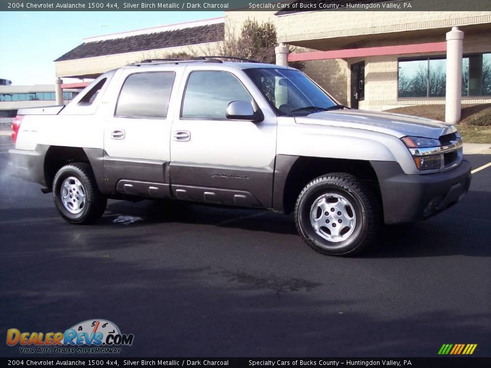 2004 Chevrolet Avalanche 1500 4x4 Silver Birch Metallic / Dark Charcoal Photo #16