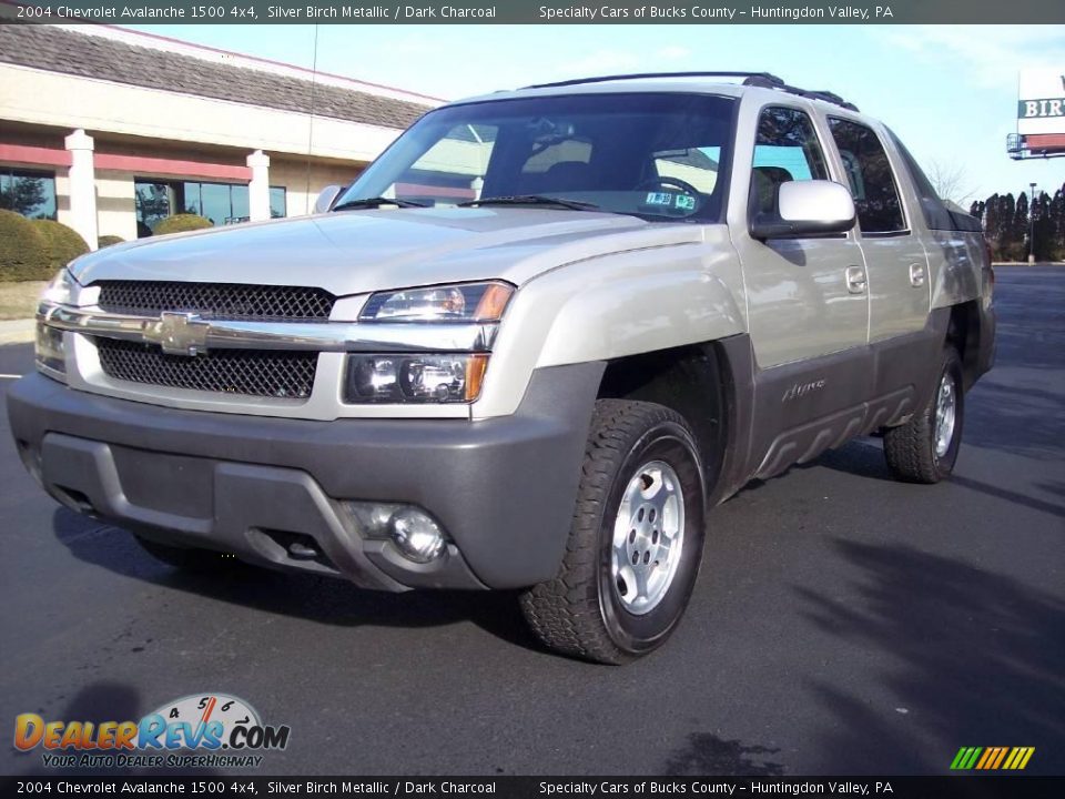2004 Chevrolet Avalanche 1500 4x4 Silver Birch Metallic / Dark Charcoal Photo #17