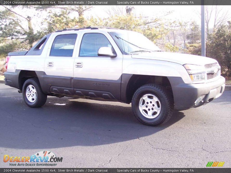 2004 Chevrolet Avalanche 1500 4x4 Silver Birch Metallic / Dark Charcoal Photo #18