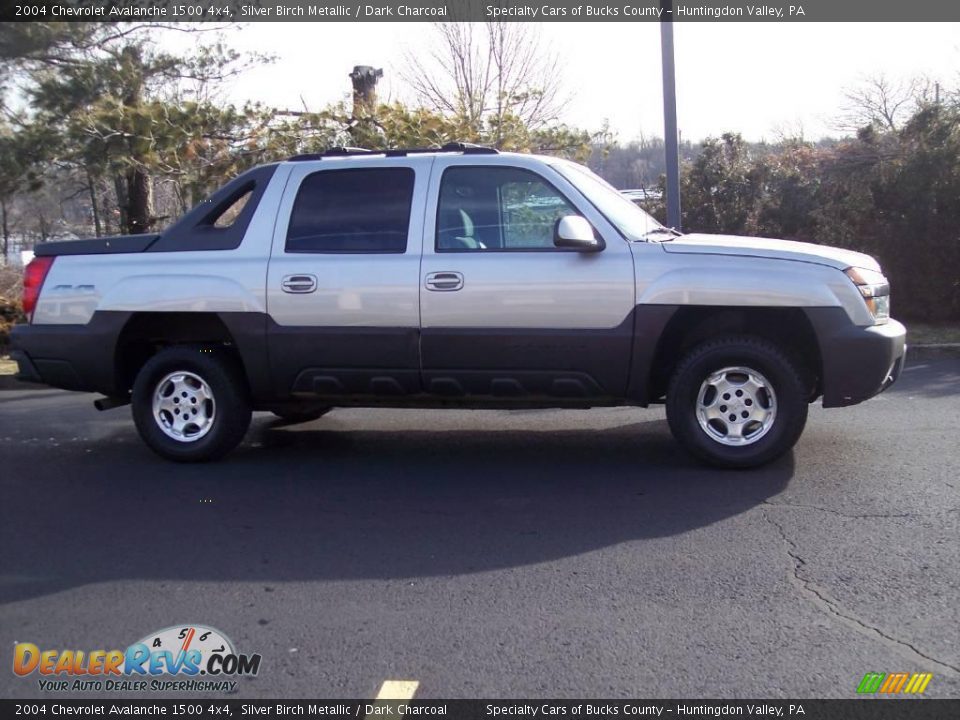 2004 Chevrolet Avalanche 1500 4x4 Silver Birch Metallic / Dark Charcoal Photo #19