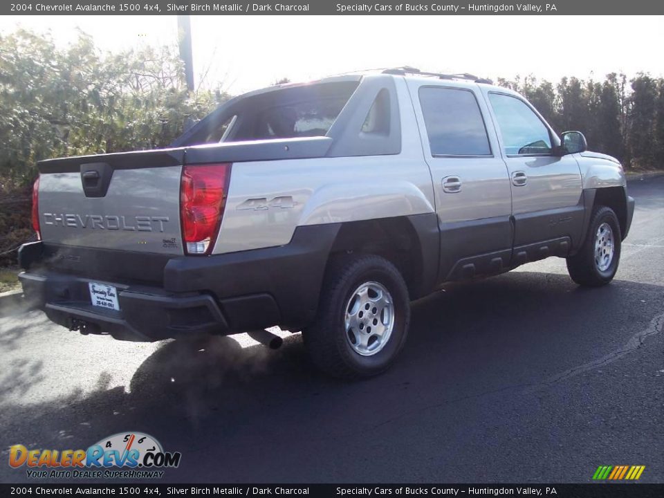 2004 Chevrolet Avalanche 1500 4x4 Silver Birch Metallic / Dark Charcoal Photo #21