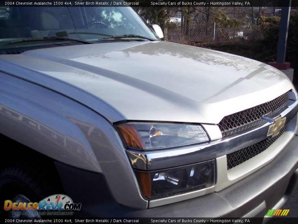 2004 Chevrolet Avalanche 1500 4x4 Silver Birch Metallic / Dark Charcoal Photo #26