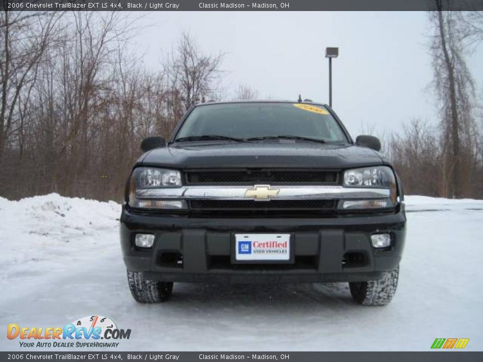 2006 Chevrolet TrailBlazer EXT LS 4x4 Black / Light Gray Photo #2