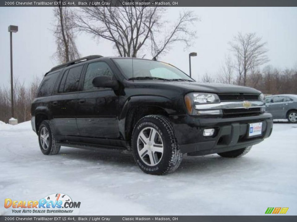 2006 Chevrolet TrailBlazer EXT LS 4x4 Black / Light Gray Photo #3