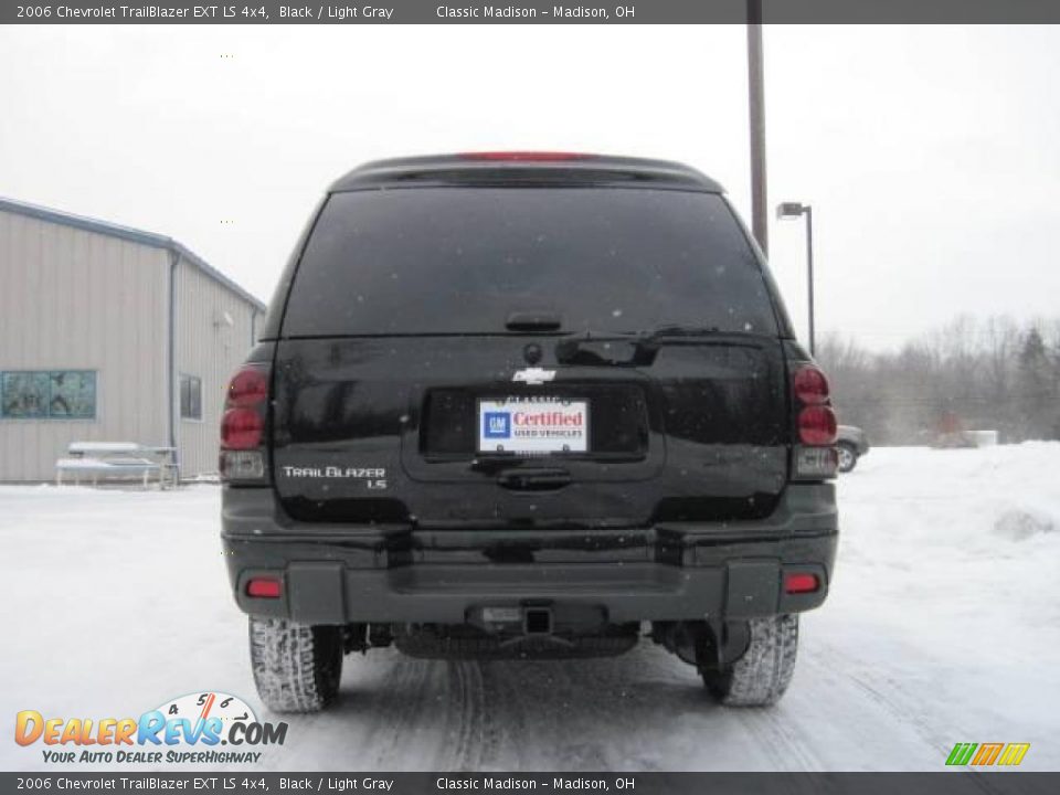 2006 Chevrolet TrailBlazer EXT LS 4x4 Black / Light Gray Photo #5