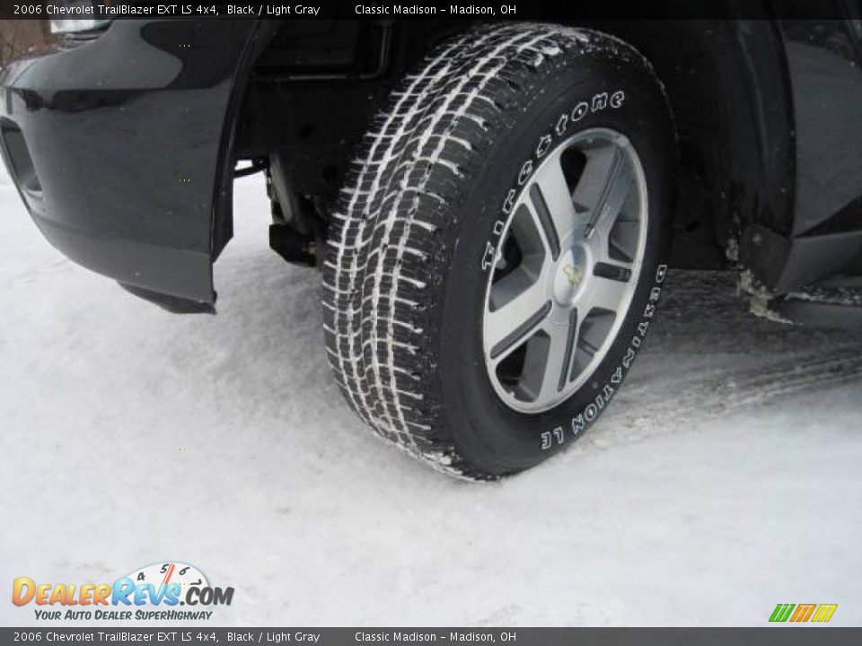 2006 Chevrolet TrailBlazer EXT LS 4x4 Black / Light Gray Photo #11