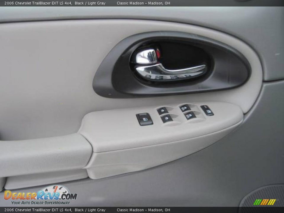 2006 Chevrolet TrailBlazer EXT LS 4x4 Black / Light Gray Photo #12