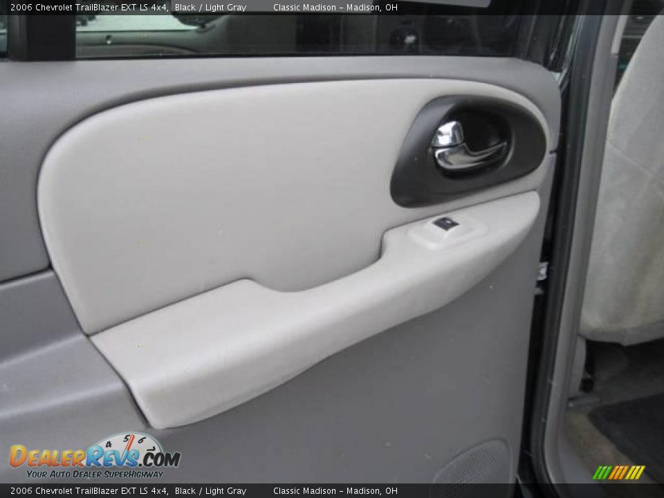 2006 Chevrolet TrailBlazer EXT LS 4x4 Black / Light Gray Photo #14