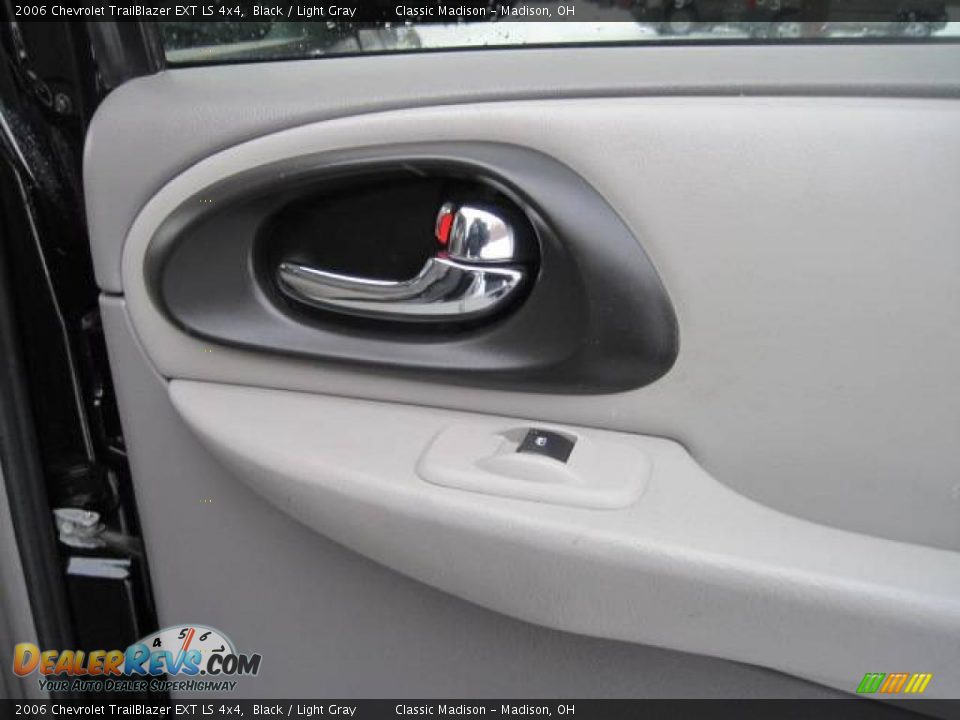 2006 Chevrolet TrailBlazer EXT LS 4x4 Black / Light Gray Photo #18
