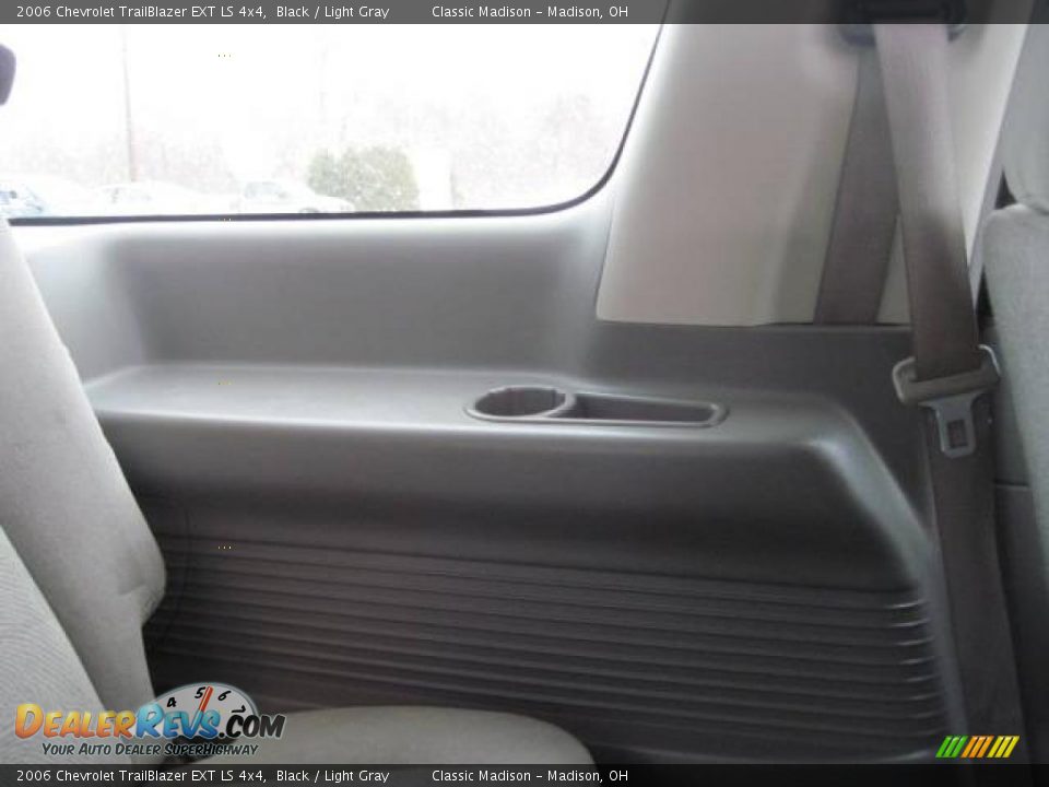 2006 Chevrolet TrailBlazer EXT LS 4x4 Black / Light Gray Photo #21
