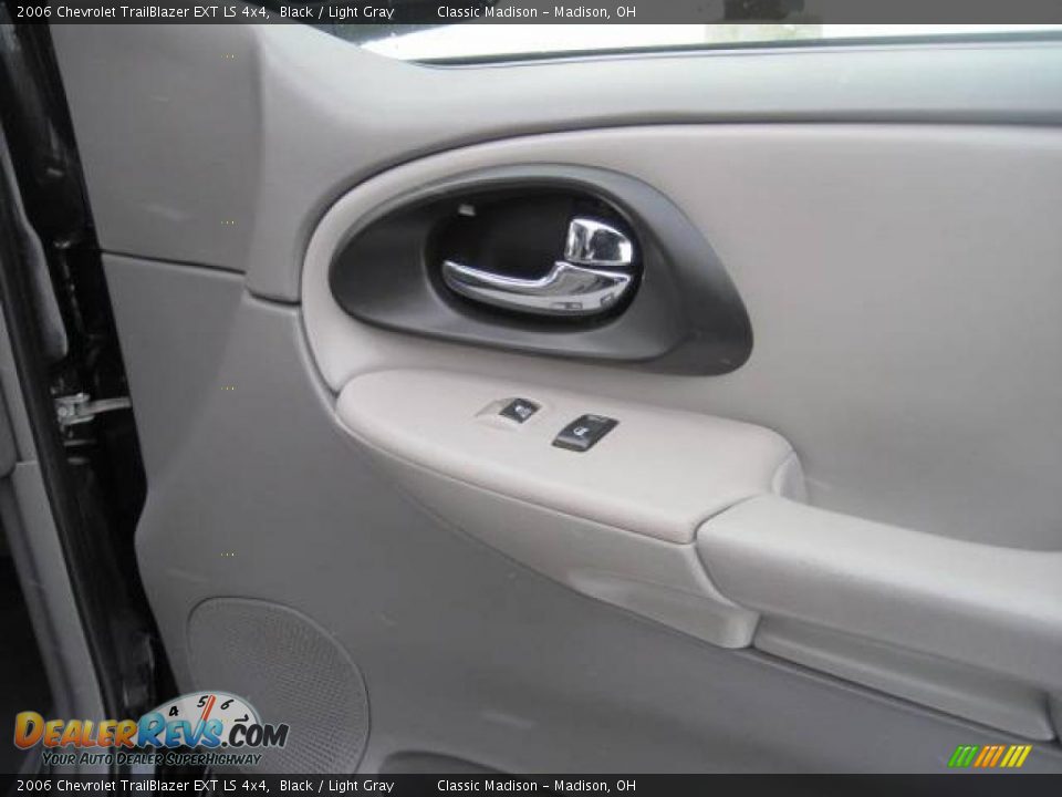2006 Chevrolet TrailBlazer EXT LS 4x4 Black / Light Gray Photo #22