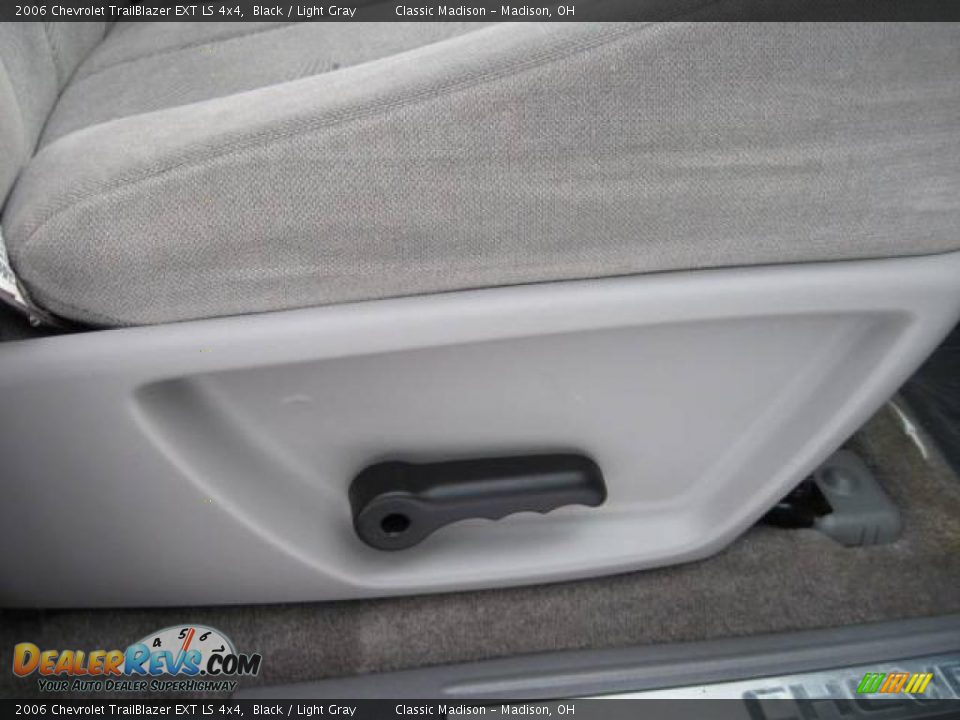 2006 Chevrolet TrailBlazer EXT LS 4x4 Black / Light Gray Photo #23