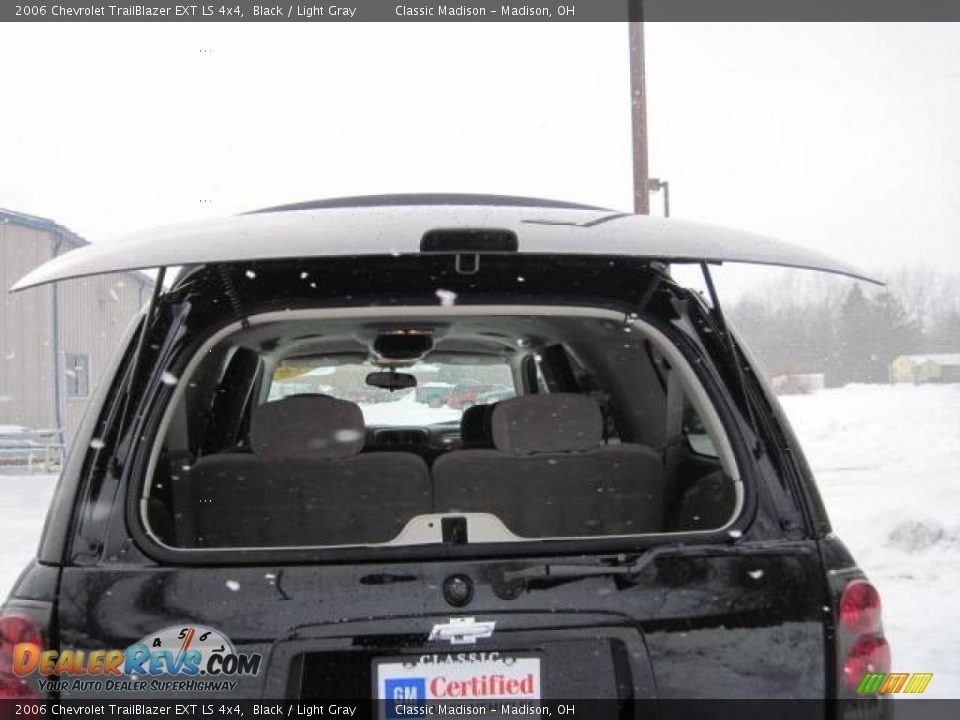 2006 Chevrolet TrailBlazer EXT LS 4x4 Black / Light Gray Photo #34