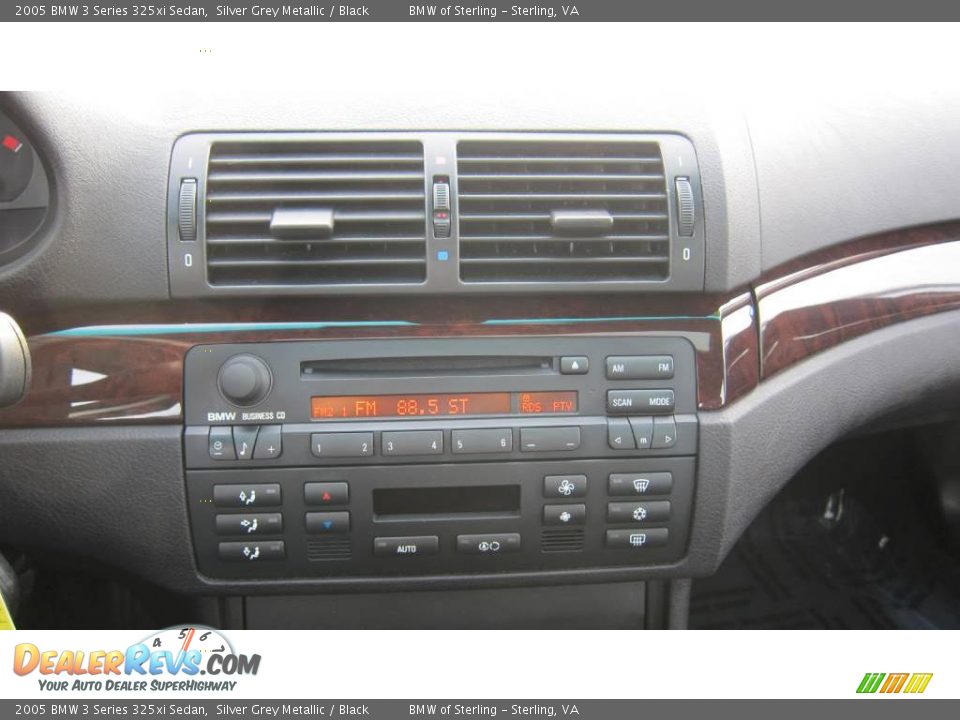 2005 BMW 3 Series 325xi Sedan Silver Grey Metallic / Black Photo #33