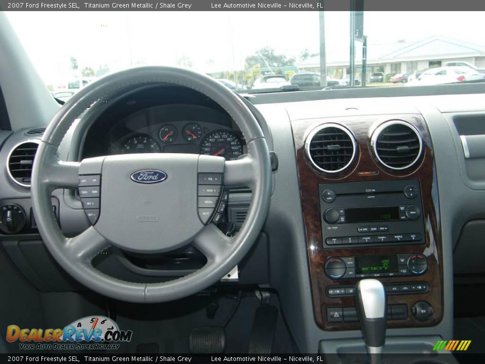 2007 Ford Freestyle SEL Titanium Green Metallic / Shale Grey Photo #17