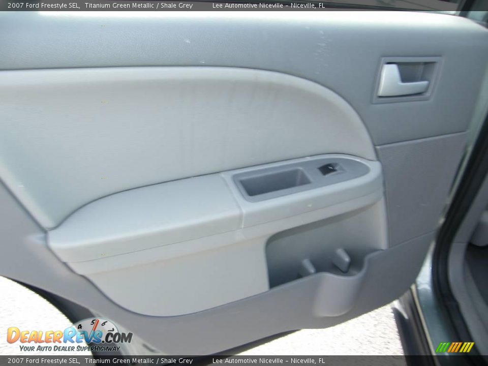 2007 Ford Freestyle SEL Titanium Green Metallic / Shale Grey Photo #23