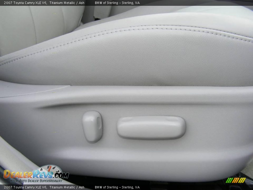 2007 Toyota Camry XLE V6 Titanium Metallic / Ash Photo #36