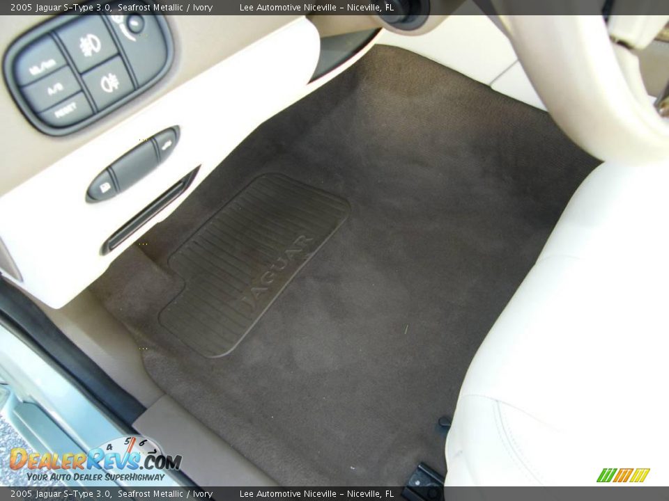 2005 Jaguar S-Type 3.0 Seafrost Metallic / Ivory Photo #17