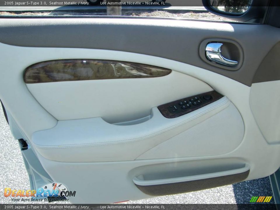 2005 Jaguar S-Type 3.0 Seafrost Metallic / Ivory Photo #18