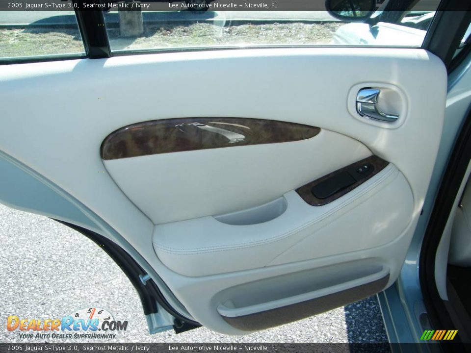 2005 Jaguar S-Type 3.0 Seafrost Metallic / Ivory Photo #25