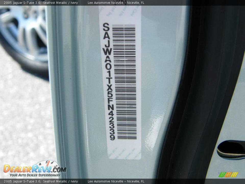 2005 Jaguar S-Type 3.0 Seafrost Metallic / Ivory Photo #32