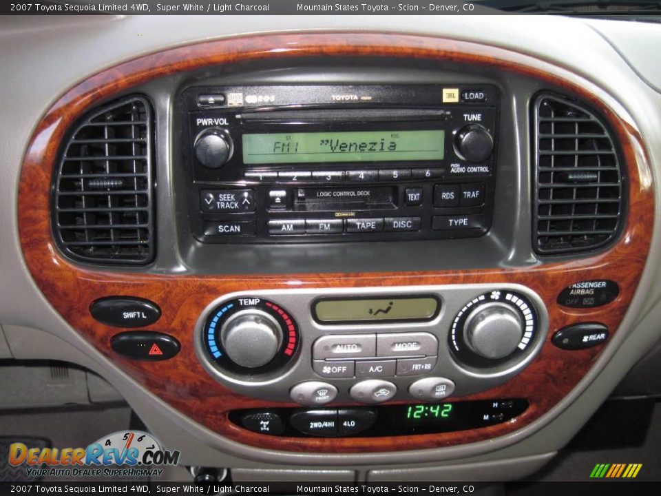 2007 Toyota Sequoia Limited 4WD Super White / Light Charcoal Photo #17