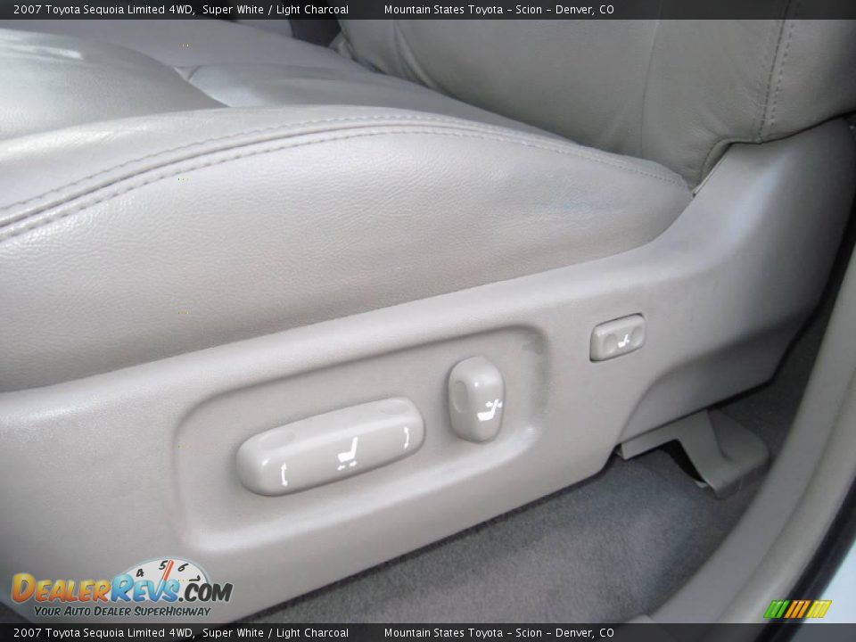 2007 Toyota Sequoia Limited 4WD Super White / Light Charcoal Photo #22