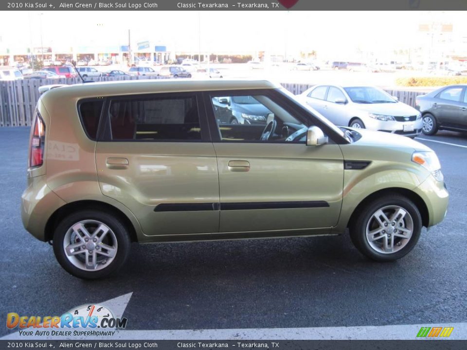2010 Kia Soul + Alien Green / Black Soul Logo Cloth Photo #4