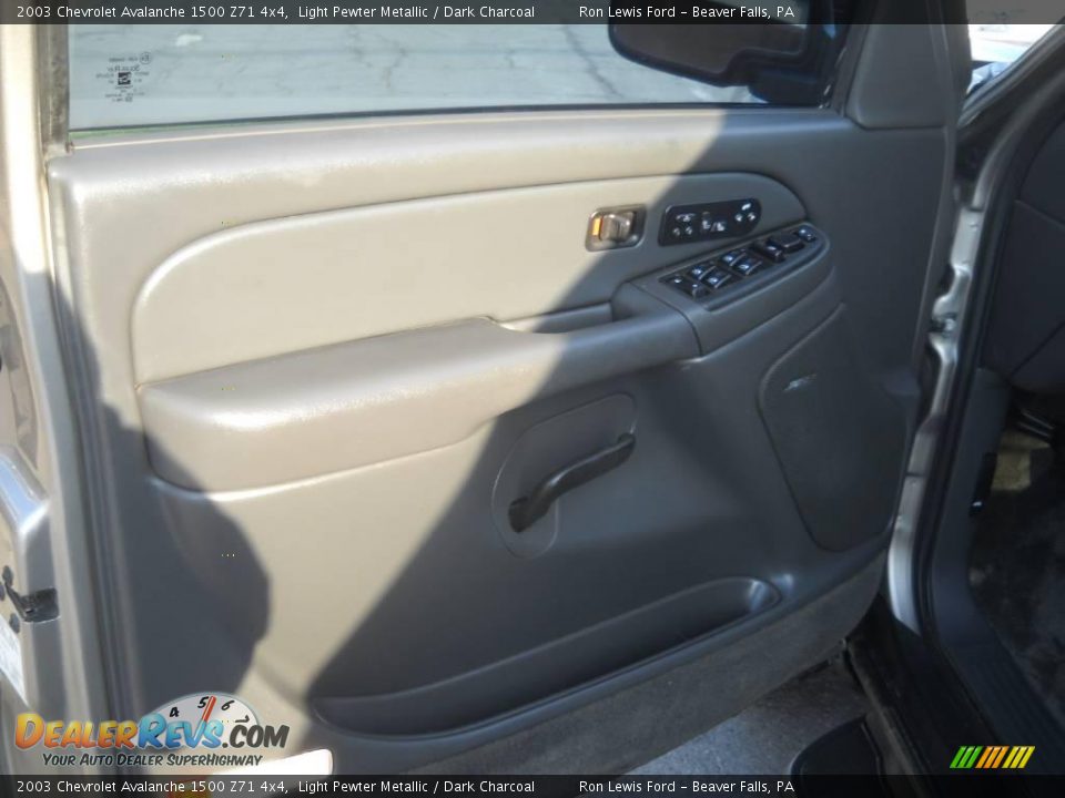 2003 Chevrolet Avalanche 1500 Z71 4x4 Light Pewter Metallic / Dark Charcoal Photo #6
